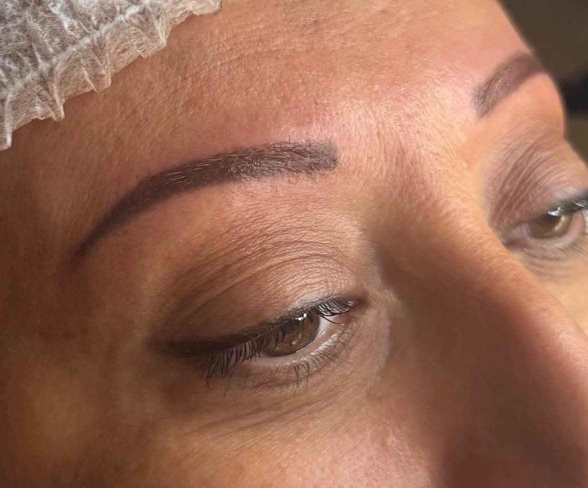 Après microshading : sourcil structuré vu de trois-quarts