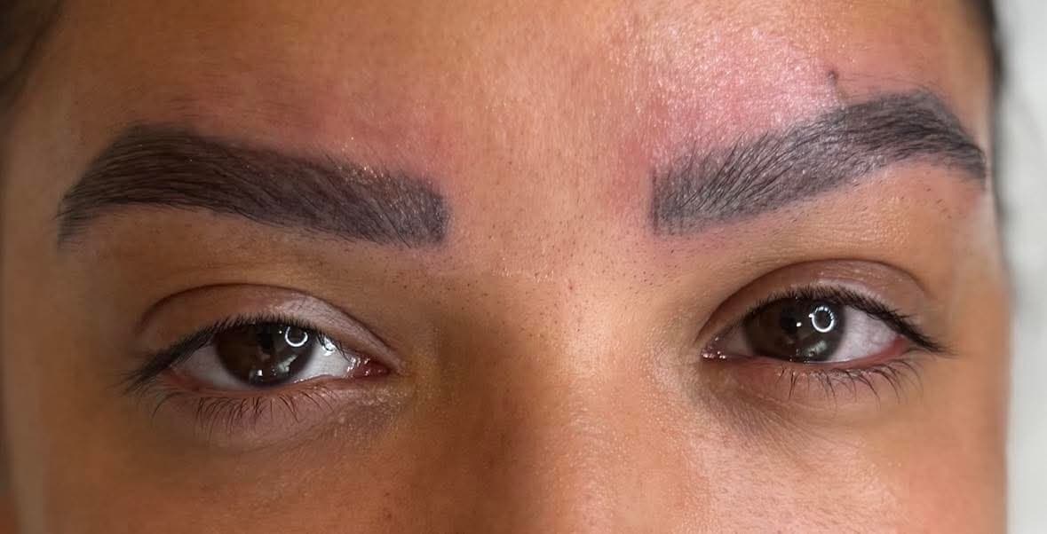 Après combo brows : sourcils intensifiés microblading et microshading