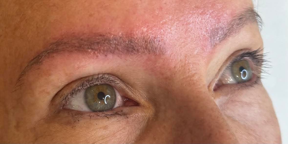 Fin de séance microshading : sourcils redessinés et harmonisés